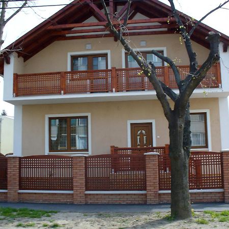 Rózsakert Apartmanház Hajdúszoboszló Exterior foto