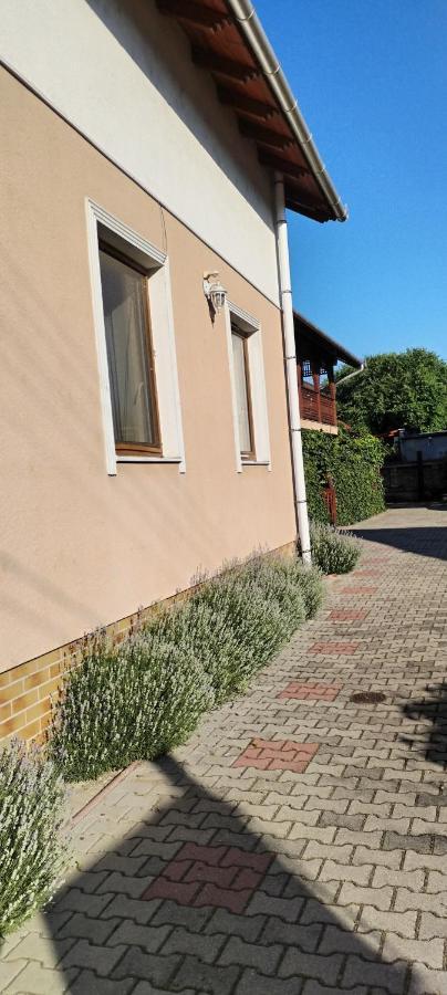 Rózsakert Apartmanház Hajdúszoboszló Exterior foto