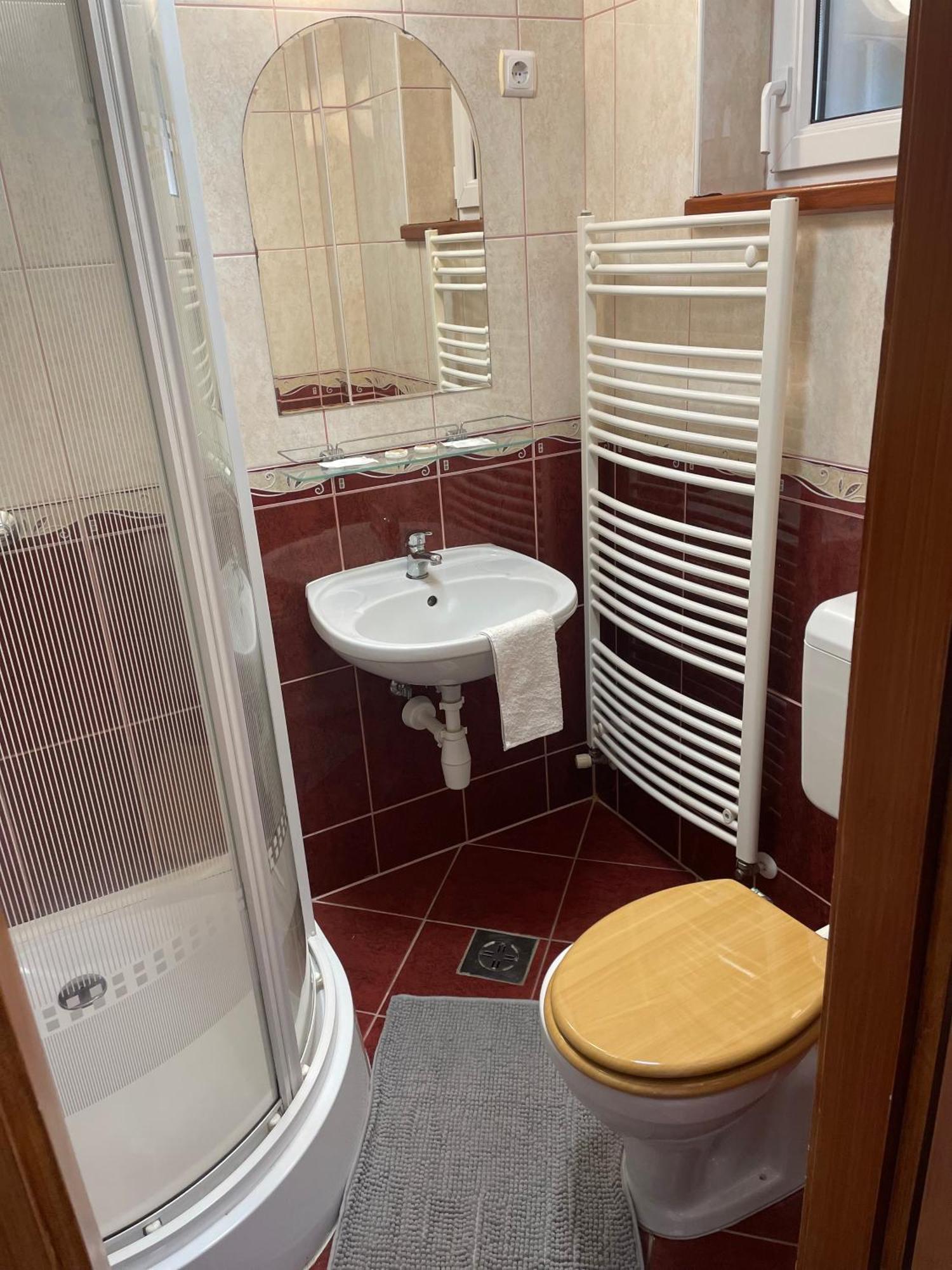 Rózsakert Apartmanház Hajdúszoboszló Exterior foto