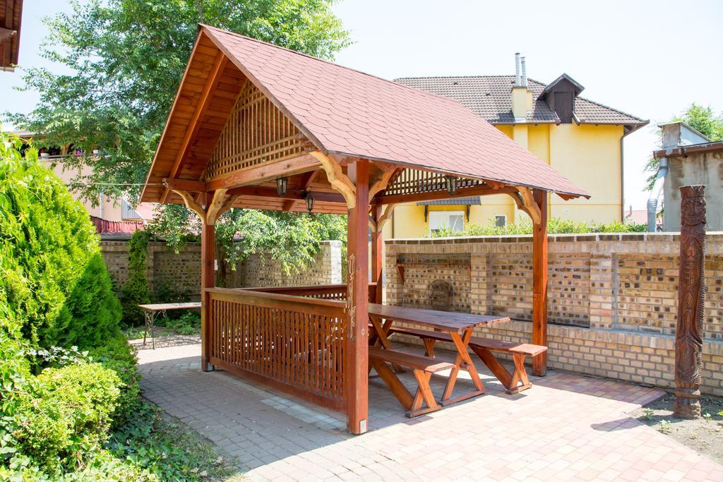 Rózsakert Apartmanház Hajdúszoboszló Exterior foto